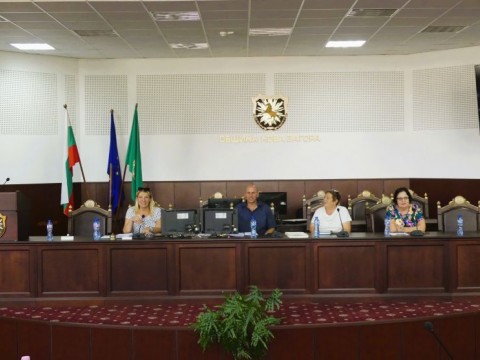Работна среща в Нова Загора обсъди подготовката за новата учебна година
