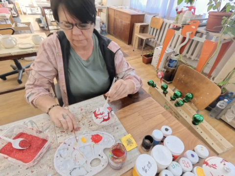 Хора в неравностойно положение създават приказни украшения и пренасят безценен занаят