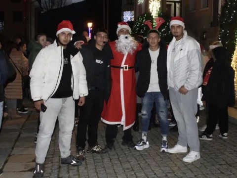 Котел запали коледните светлини и даде старт на празничния сезон