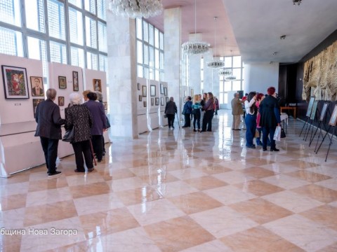 Нова изложба на гоблени „Тихите разказвачи – истории в бодове“ бе открита в Нова Загора