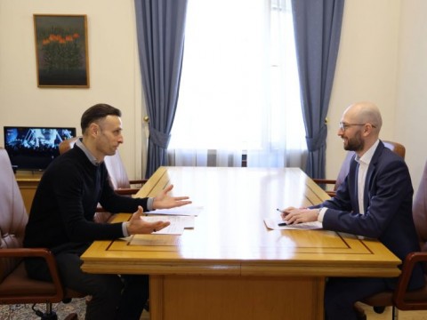 Министър Клисурски и Димитър Бербатов: По-активна държавна подкрепа за спорта и младежите чрез данъчни стимули