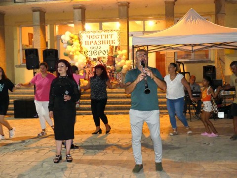 С. Езеро отпразнува своя традиционен празник с музика, танци и настроение