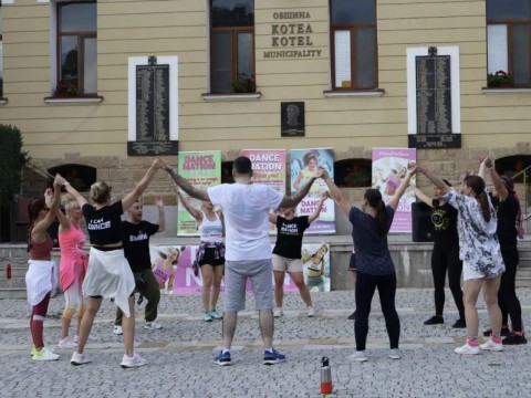 Котел танцува с DANCE NATION: Площадът се превърна в сцена на емоция и движение