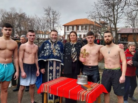Твърдица спази традицията на Богоявление