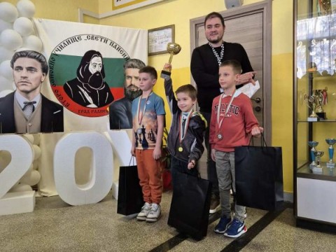 Седем медала за „ШК Сините камъни“ от турнир „Свобода“ в Раднево