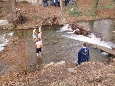 Твърдица спази традицията на Богоявление