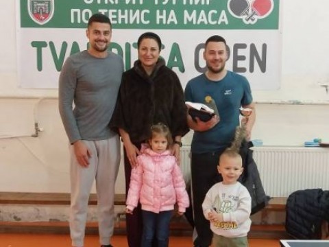 Открит турнир по тенис на маса в Твърдица – спортен дух, емоции и отлични резултати!