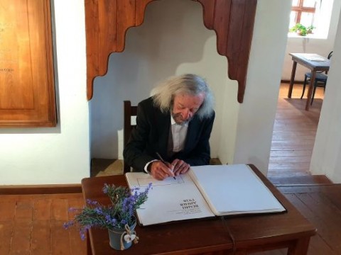 Велин Динев