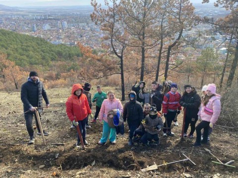 ОУ „ПАНАЙОТ ХИТОВ“ СЕ ВКЛЮЧИ АКТИВНО В ЗАЛЕСЯВАНЕТО НА МЕСТНОСТ „БАРМУК БАИР“