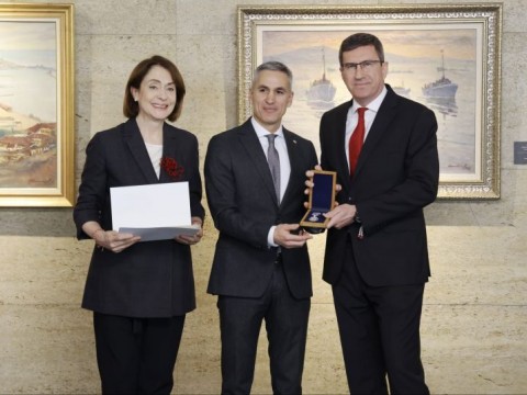 Премиерът Андрей Гюров поздрави МВнР: България е първа в ЕС по евакуирани от ОАЕ