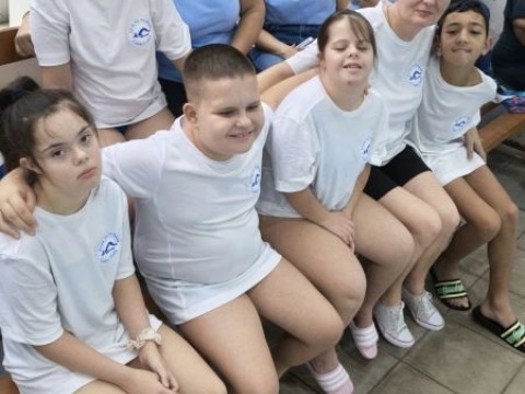 Смелите делфини