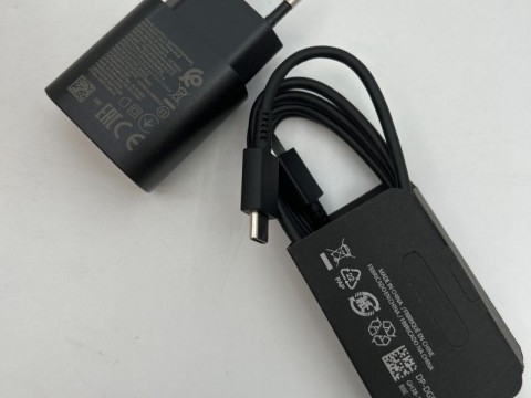 Забраниха стойка за стена с USB-C кабел заради риск от токов удар 