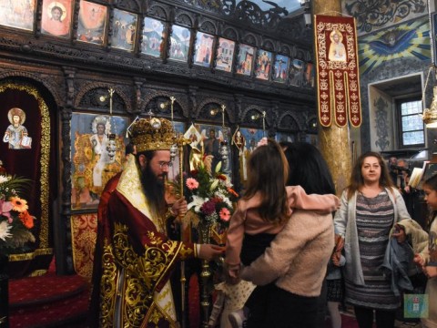 Митрополит Арсений с благословение и подкрепа за многодетни семейства в Сливен