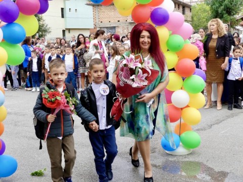 В община Нова Загора удари първият училищен звънец