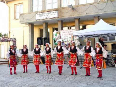 С. Езеро отпразнува своя традиционен празник с музика, танци и настроение