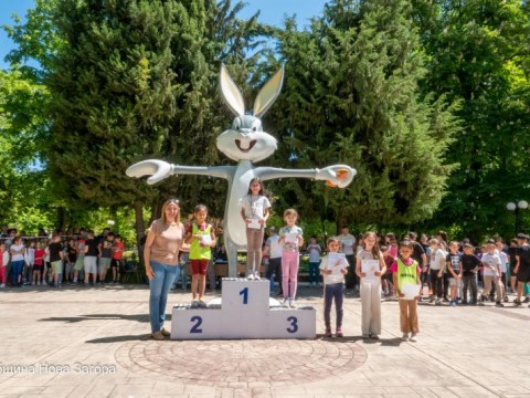 Турнир по лека атлетика събра ученици в Нова Загора по повод Деня на българския спорт