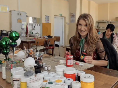 Хора в неравностойно положение създават приказни украшения и пренасят безценен занаят