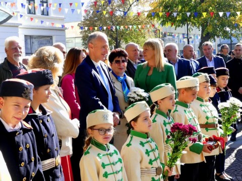 Нова Загора откри паметник на Стоян Омарчевски – родолюбеца, завещал на България Деня на народните будители