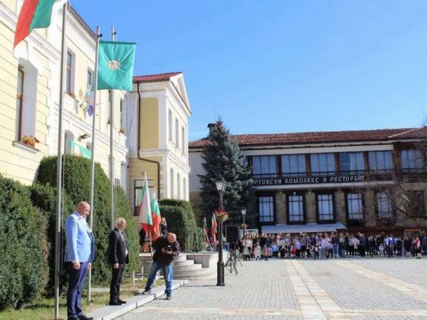 Котел отбеляза Деня на народните будители и празника на града с тържествена програма и послание за духовна сила и гордост