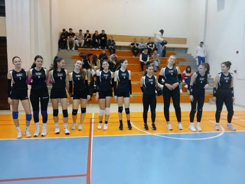 Волейболни срещи от Ученически игри 2025/2026 събраха ученици в спортна зала „Младост“