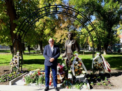 Нова Загора откри паметник на Стоян Омарчевски – родолюбеца, завещал на България Деня на народните будители