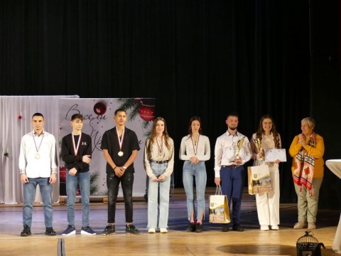 Нова Загора отличи изявените си ученици за 2025 година