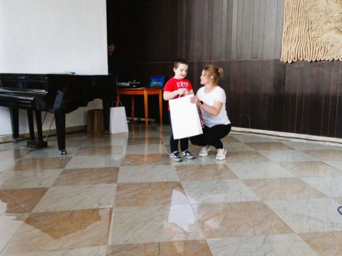 Изложбата „Моето село – приказка в цветове“ превърна Нова Загора в сцена на детското въображение