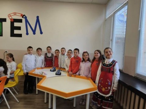 STEM център