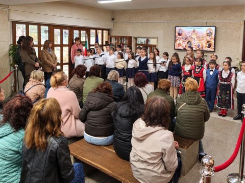 Ученици от НУФИ „Филип Кутев” почетоха българските будители в Котел