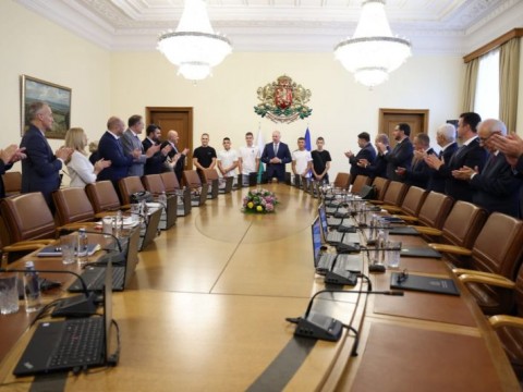Премиерът Росен Желязков с признателност към младежите от Сунгурларе, помогнали в гасенето на пожарите