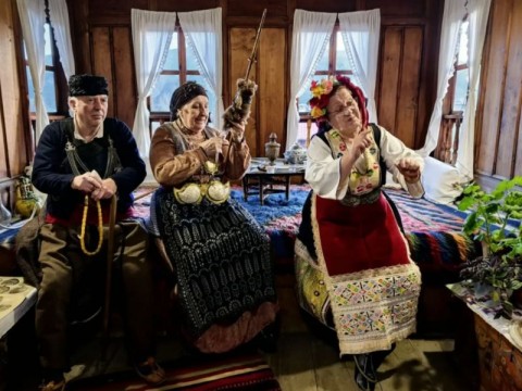 Ученици от Чикаго се докоснаха до традициите на Котел чрез онлайн среща с музейната експозиция „Кьорпеева къща“