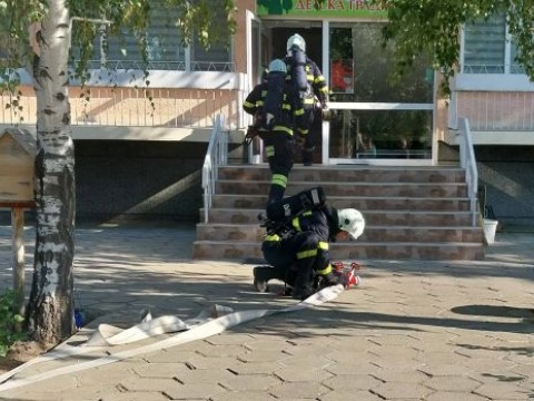 Малчугани от ДГ „Щастливо детство“ участваха в урок по пожарна безопасност в Твърдица