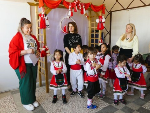 Традиционната мартенска изложба в с. Новоселец събра над 450 участници от страната