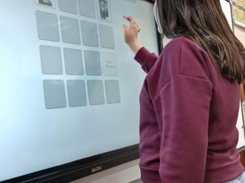 Със знание и усмивки: Седмокласниците от СУ „Георги Каравелов“ – Шивачево отбелязаха Деня на народните будители