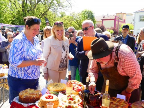 Празник на самардалата превърна Нова Загора в кулинарна столица