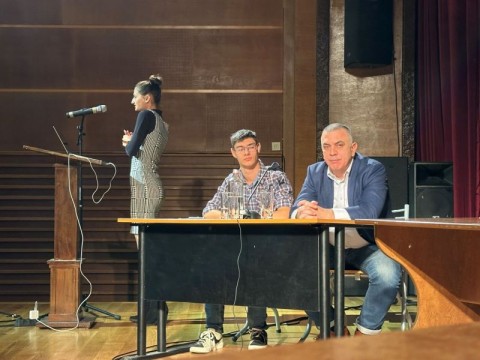 Кметът Стефан Радев и гимназистът Тодор Драгиев