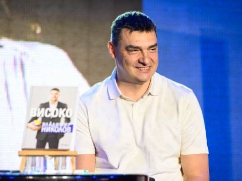 Владо Николов