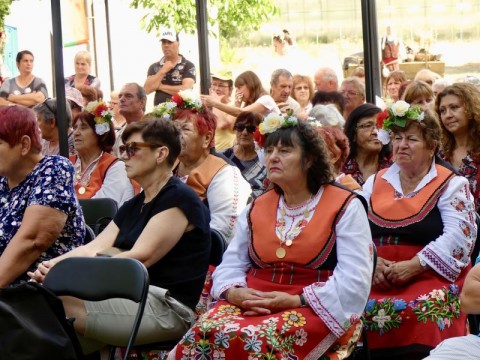 По повод Еньовден на събор край Тунджа в новозагорското с. Баня