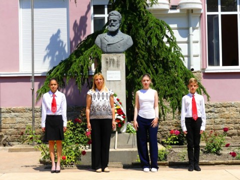 Нова Загора отдаде почит на Христо Ботев и героите на свободата с вълнуваща церемония на 2 юни