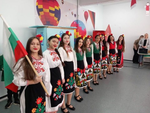 Патриотичен дух и единство: 3-ти март в ОУ „Панайот Хитов“