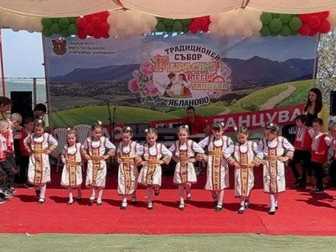 Хиляди се събраха в Ябланово за празника „Герлово пее и танцува“