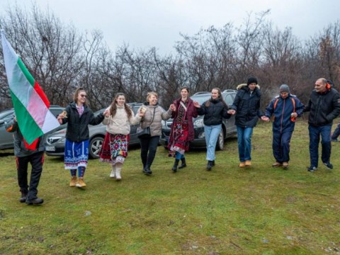 Община Твърдица отбеляза Трифон Зарезан с ритуално зарязване на лозе