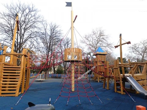 Приключи ремонтът на детската площадка в парк „Юнак“