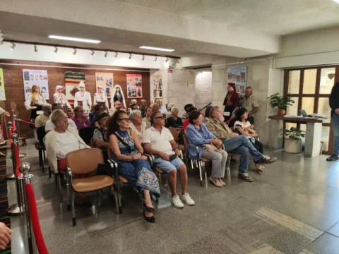 Тоня Борисова представи в Котел спектакъла „Пътеки към Душата на България“