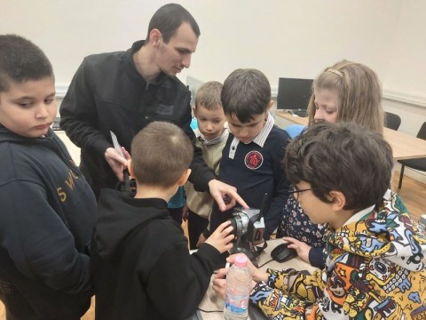 Демонстрационен урок по информационни технологии събуди интереса на учениците към техниката