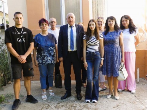 Нова Загора избра млад омбудсман и заместник-млад омбудсман за 2025/2026 учебна година
