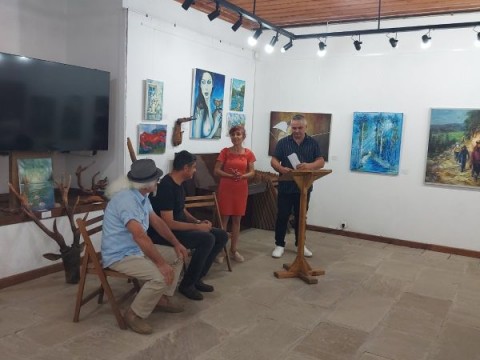Откриха изложбата „СРЕЩА“ в Жеравна – изкуство, родено от приятелството и времето