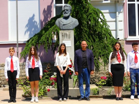 Нова Загора отдаде почит на Христо Ботев и героите на свободата с вълнуваща церемония на 2 юни