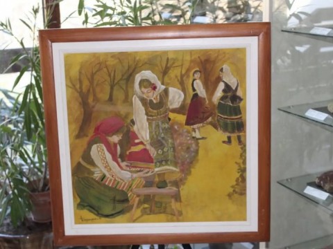 Изложба за българската традиционна носия гостува в Природо-научния музей в Котел