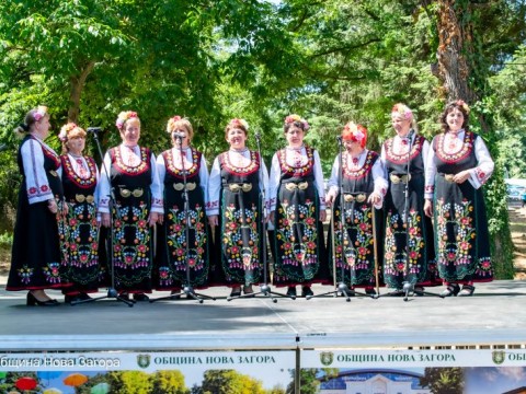 Фолклорният събор „По Еньовден край Тунджа“ отново събра почитатели на традицията в село Баня